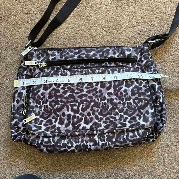 Baggallini Cheetah Crossbody Bag Print Black and Gray Travel Pockets Zipper - Picture 6 of 7